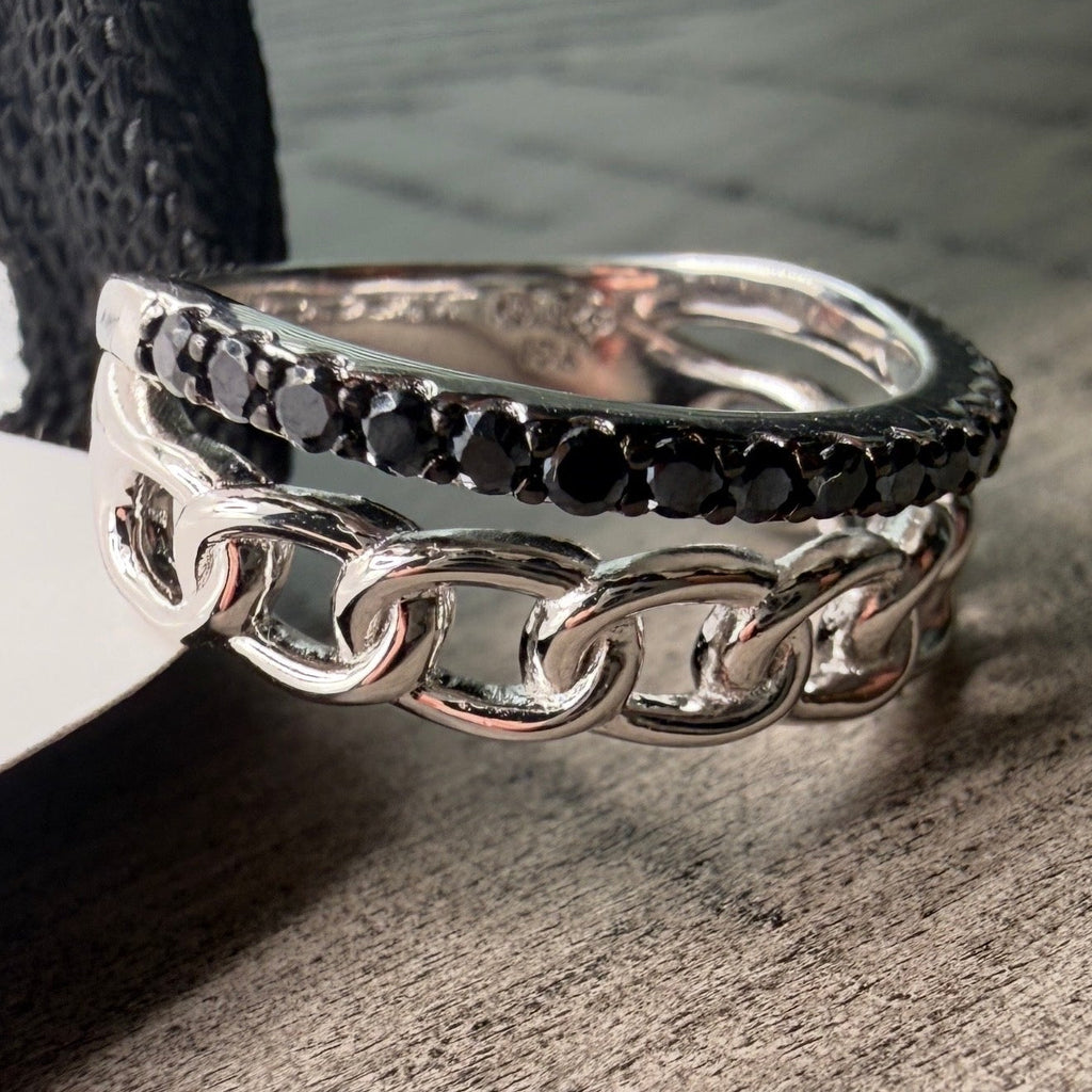 Silver Chain-Link Ring With Black Stones 6"