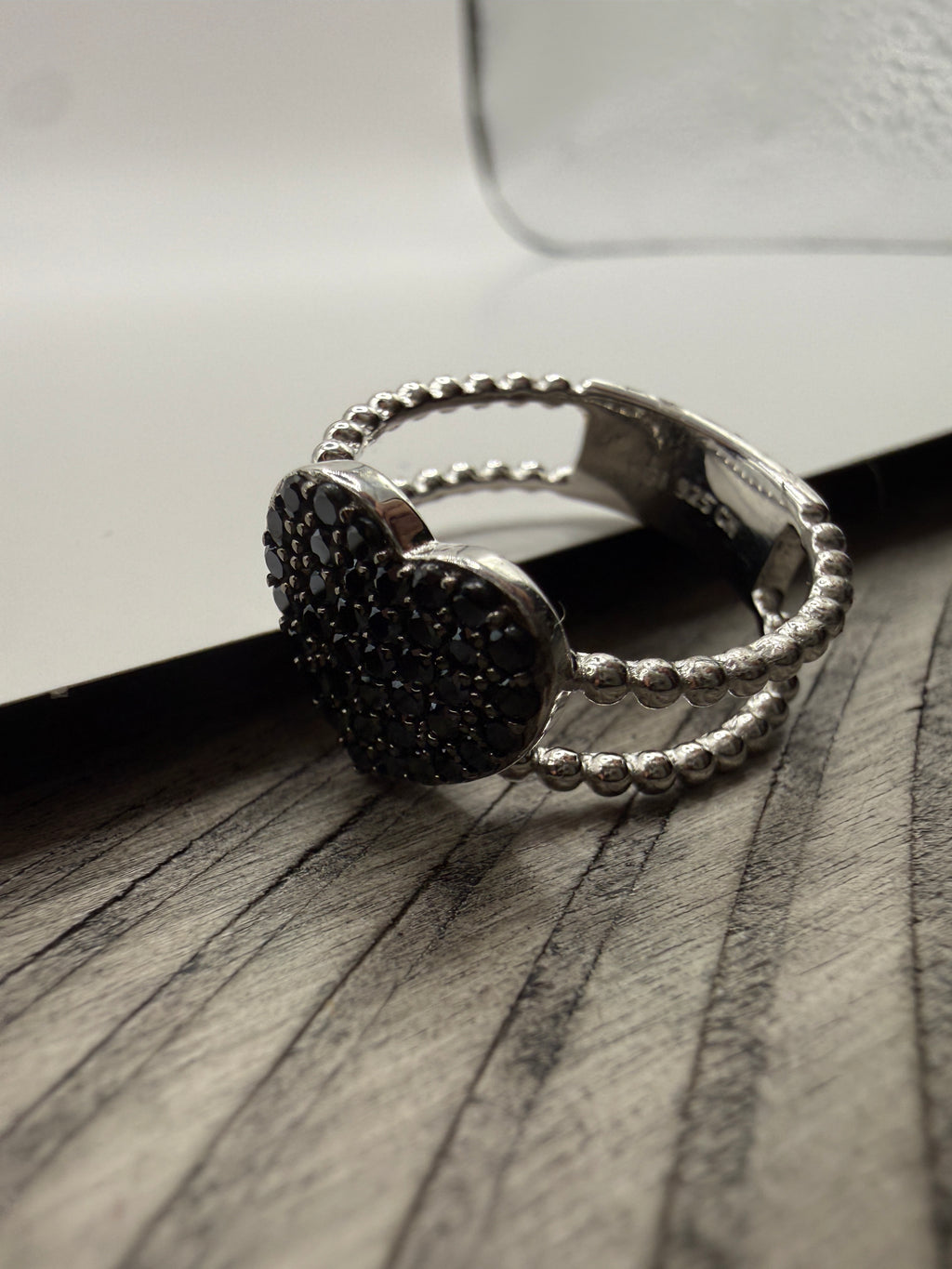 Noir Heart Ring 6.5"
