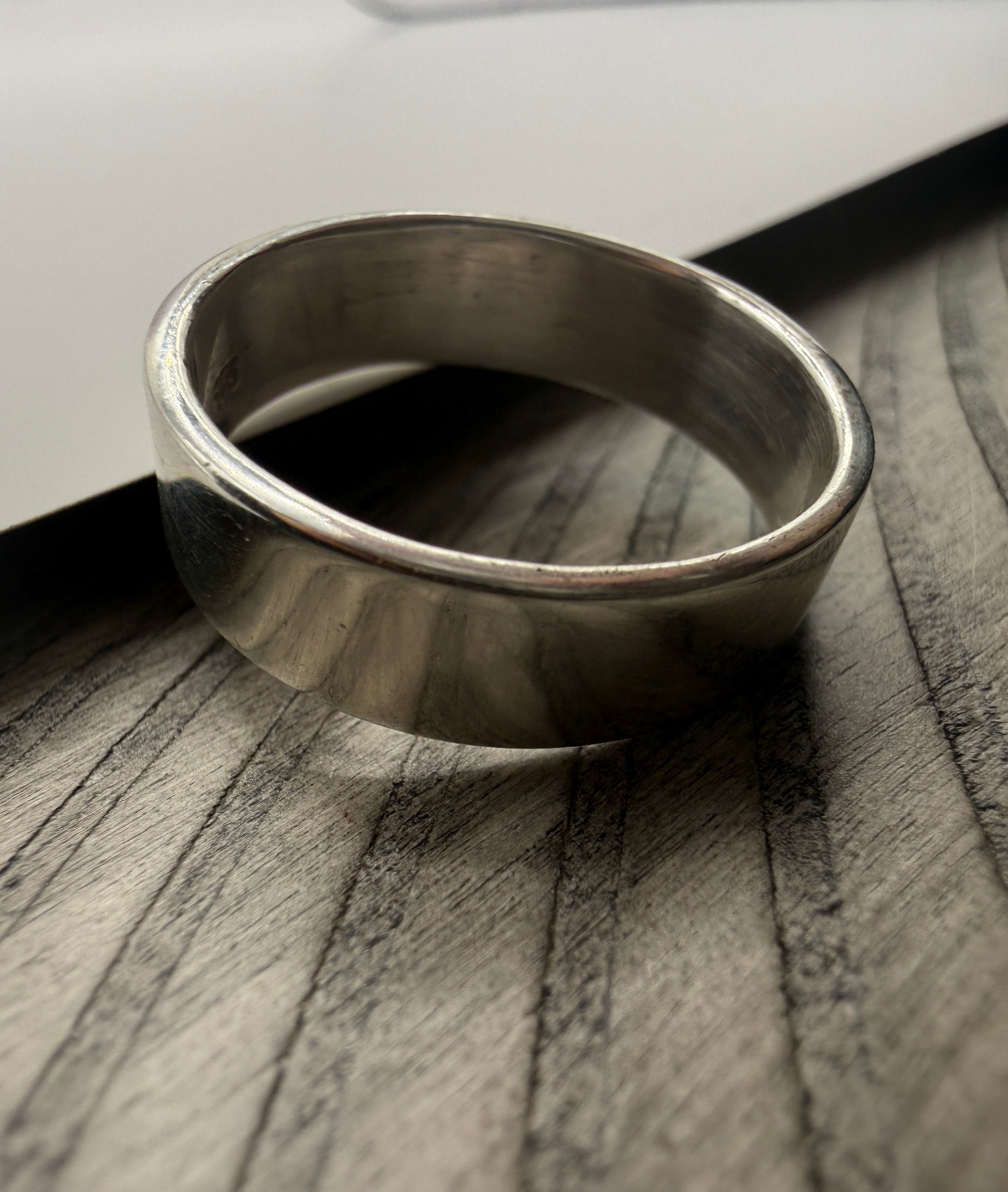 LUZ Core Band Ring 10.75"